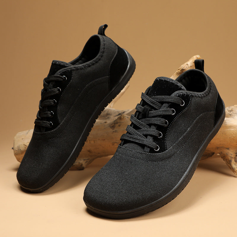 Styx II barefoot sneaker gedragen tijdens een wandeling