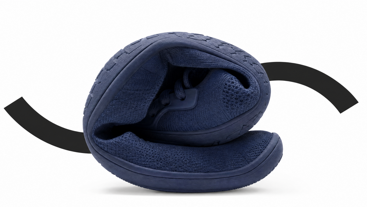 Opgerolde barefoot sneaker die de flexibiliteit van de dunne zool laat zien